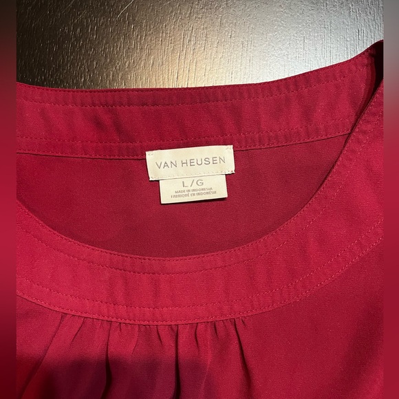 ⭐️2/$15 Van Heusen Sleeveless - Picture 2 of 3